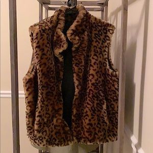 Leopard Faux Fur size Large💋stunning
